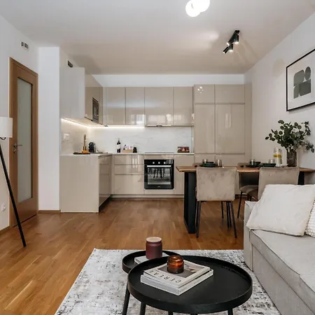 Days - 1bdr - Garage - Balcony - Great Access Apartament *