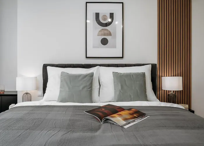 Days - One-bedroom With Garage Parking And Balcony Appartement *