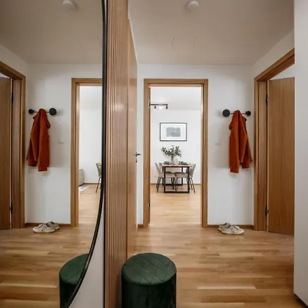 Days - 1bdr - Garage - Balcony - Great Access Prague