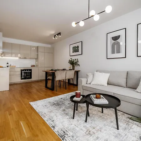 Days - One-bedroom With Garage Parking And Balcony