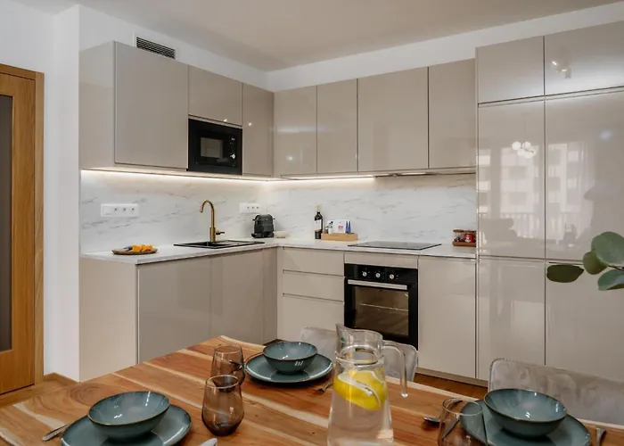 Days - One-bedroom With Garage Parking And Balcony