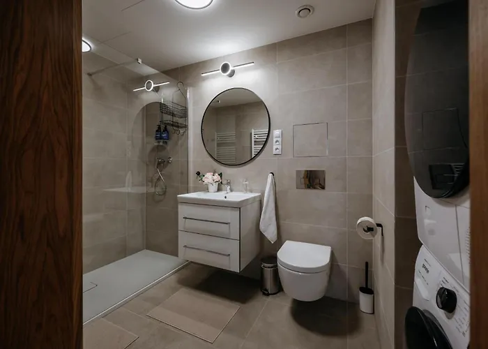 Apartmán Days - One-bedroom With Garage Parking And Balcony