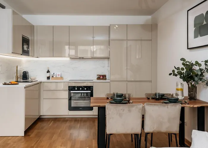 Days - One-bedroom With Garage Parking And Balcony
