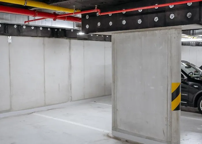 Days - One-bedroom With Garage Parking And Balcony *