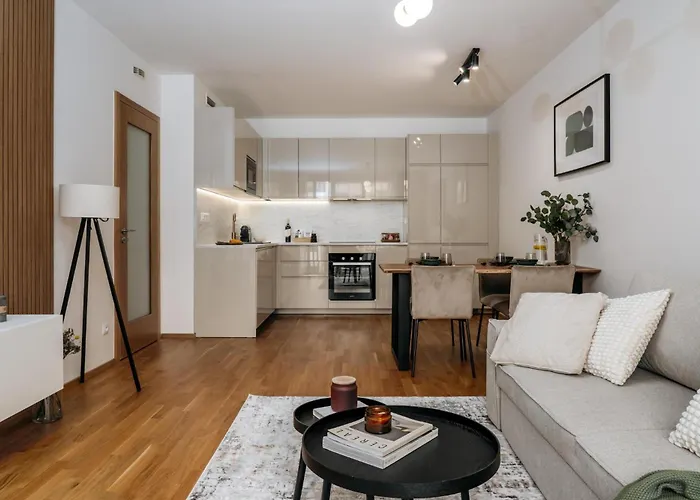 Days - One-bedroom With Garage Parking And Balcony Apartmán *