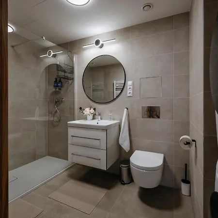 Appartement Days - One-bedroom With Garage Parking And Balcony