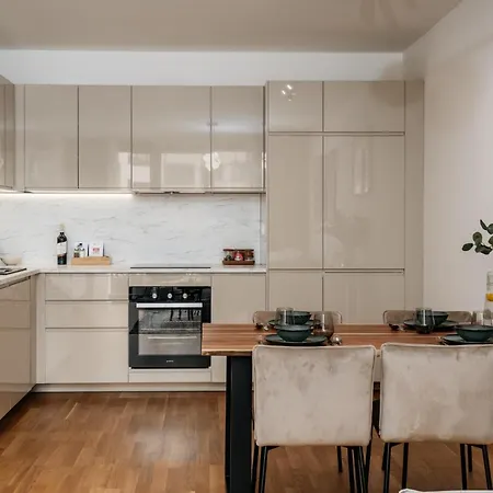 Days - One-bedroom With Garage Parking And Balcony