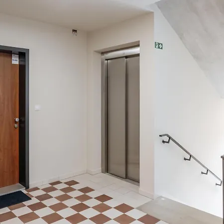 Days - One-bedroom With Garage Parking And Balcony Prague