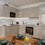 Days - One-bedroom With Garage Parking And Balcony