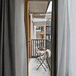 Days - One-bedroom With Garage Parking And Balcony *