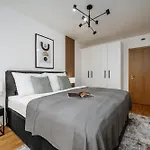 Days - One-bedroom With Garage Parking And Balcony * Prag
